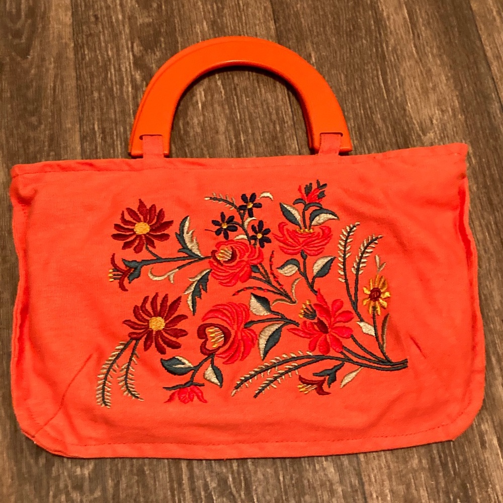 Bijoux Terner | 100% Cotton Embroidered / Boho Handbag| Wood Handles